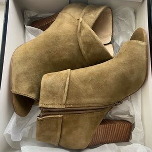 Nine West Zenaideo Green Suede Cuffed Ankle Booties 8.5